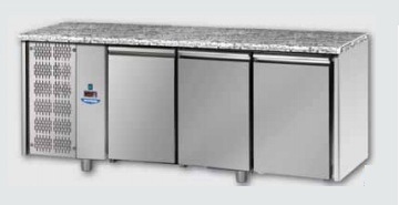 Tavolo refrigerato GN 1/1 con 3 porte, piano di lavoro in granito e gruppo motore a sinistra TF03MIDGNSXGRA