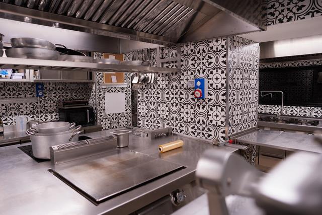 Felice a Testaccio: area cucina attrezzata da Ristobar International
