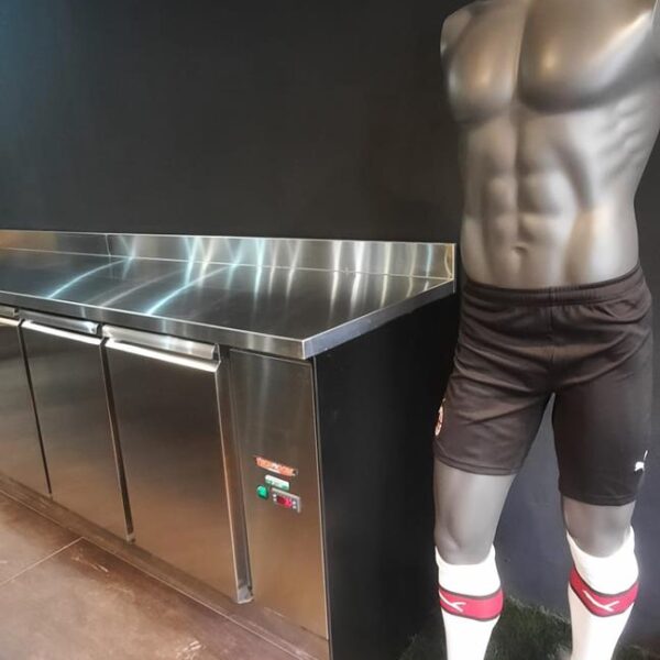Football Team in piazza Duomo a Milano: cucina e bar professionali