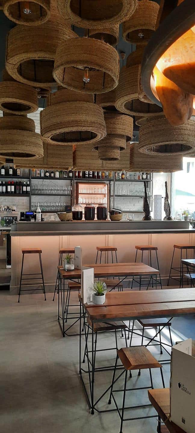 La casa Iberica via Celestino Milano (3) La Casa Iberica in via Celestino a Milano: il banco bar su misura