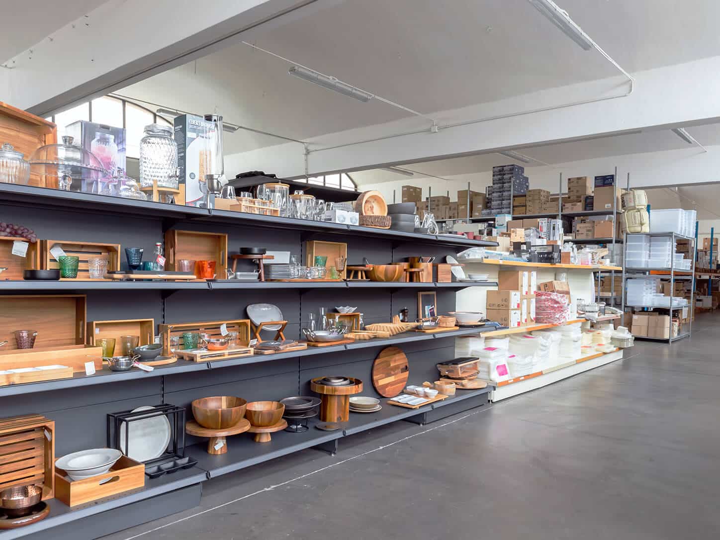 Showroom attrezzature ristorazione a Milano: perché vedere i prodotti dal vivo fa la differenza